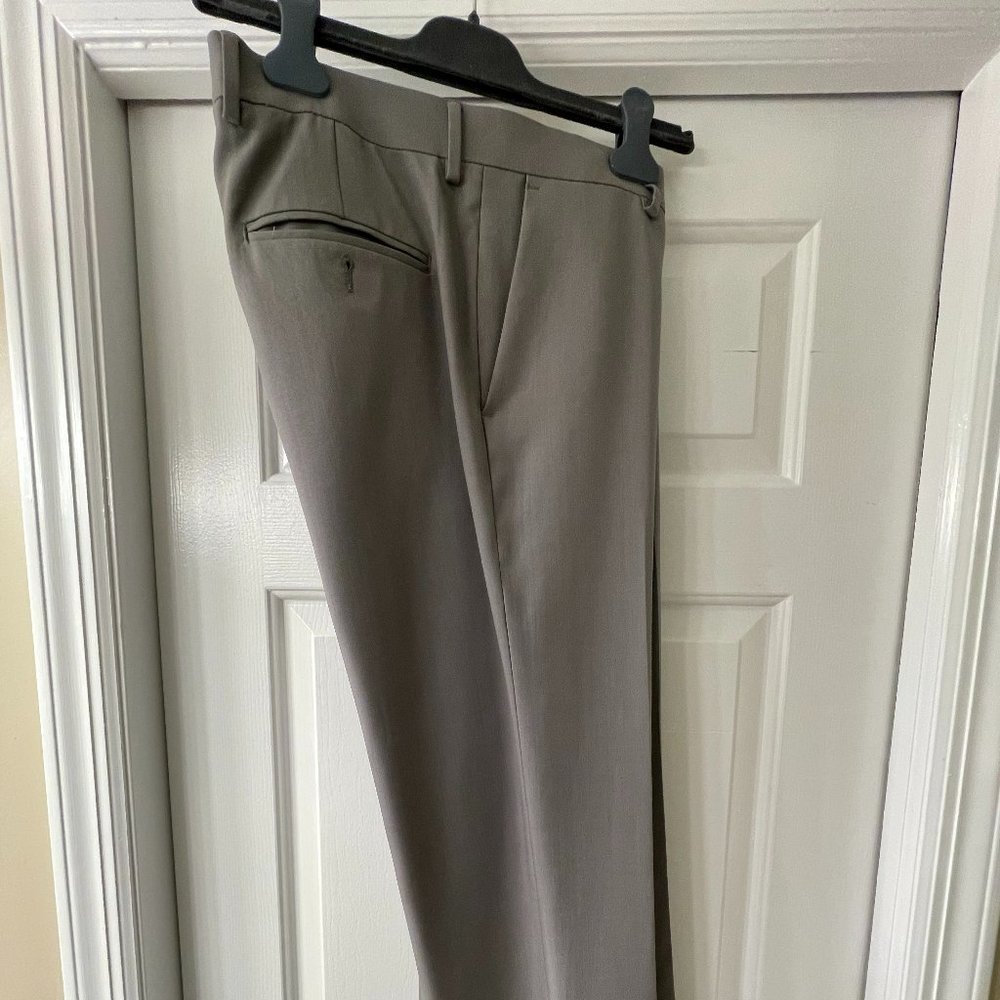 Haggar - Grey Slim Fit Dress Pants - 32 x 32